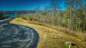 Listing photo 2 for 111 Coyote Rdg, Rockwood TN 37854