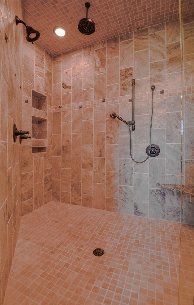 bathroom featuring tiled shower