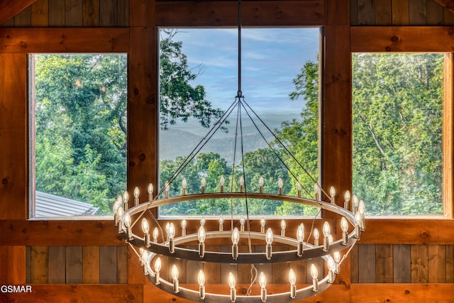 809 Pinecrest Way, Sevierville, TN 37862 - detailed view of a chandelier and wood walls