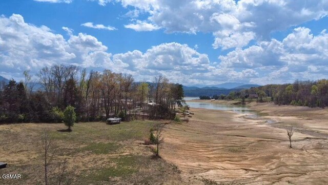 2275 Chestnut Hill Rd, Dandridge, TN 37725