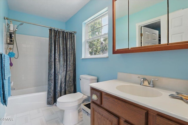 1381 Lake Front Dr, Dandridge, TN 37725 - full bath with toilet, vanity, and shower / bath combo