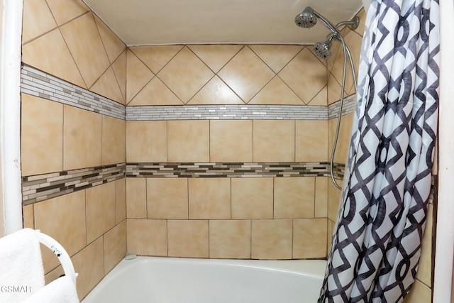 250 Cartertown Rd, Gatlinburg, TN 37738 - bathroom featuring shower / bath combo with shower curtain