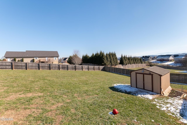 view of yard featuring a storage shed