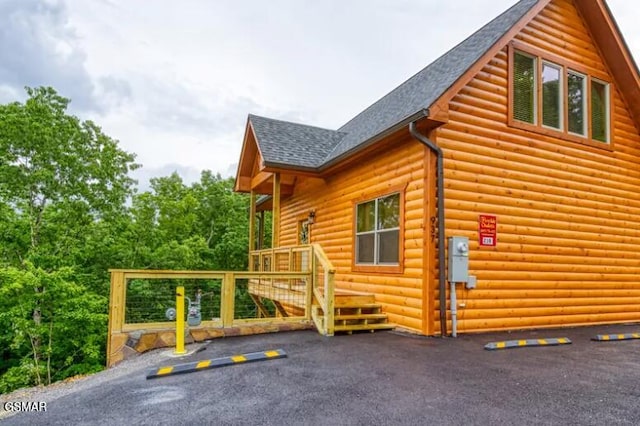 937 Pine Valley Way, Sevierville, TN 37862 - view of side of home with roof with shingles and log veneer siding