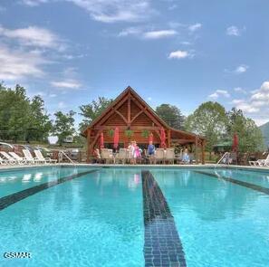 937 Pine Valley Way, Sevierville, TN 37862 - community pool with a patio area