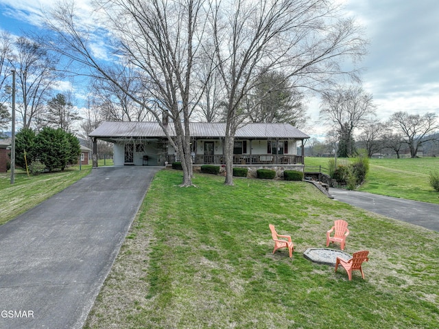 311 E Chestnut Hill Rd, Townsend, TN 37882 - view of front of property with metal roof, aphalt driveway, a front lawn, a porch, and a carport