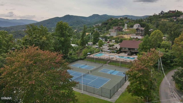 bird's eye view with a mountain view