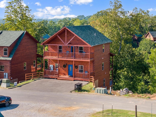 cabin with a balcony