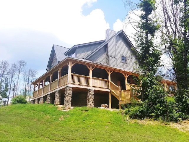 view of side of home featuring a lawn