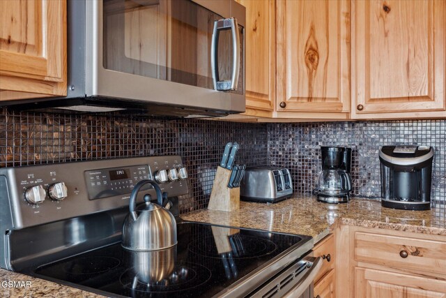 kitchen featuring sink, wooden ceiling, dark hardwood / wood-style floors, kitchen peninsula, and stainless steel appliances