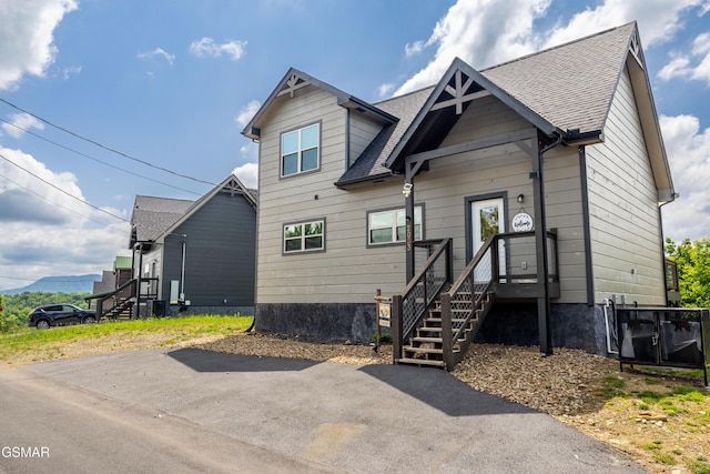 view of front of house featuring a shingled roof