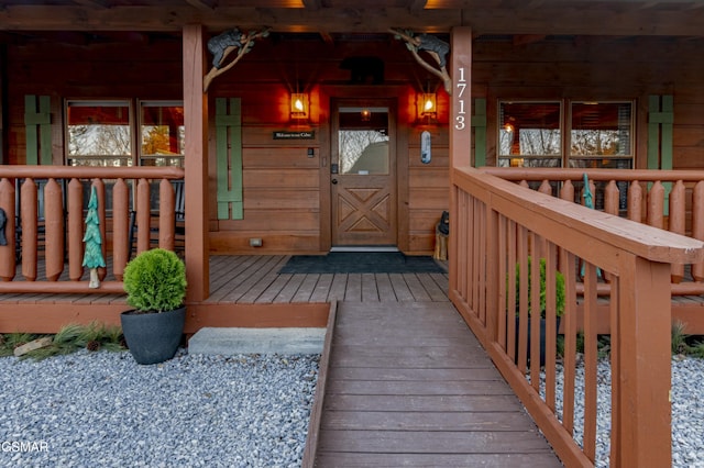 property entrance featuring a porch