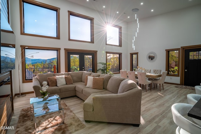 1040 Old Cartertown Rd, Gatlinburg, TN 37738 - living area with a towering ceiling, baseboards, recessed lighting, and light wood finished floors