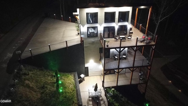 1040 Old Cartertown Rd, Gatlinburg, TN 37738 - back of house at twilight with a balcony