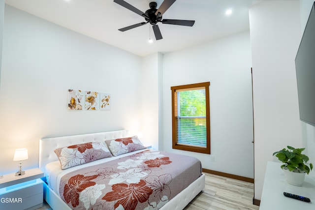 1040 Old Cartertown Rd, Gatlinburg, TN 37738 - bedroom featuring wood finished floors, recessed lighting, baseboards, and ceiling fan