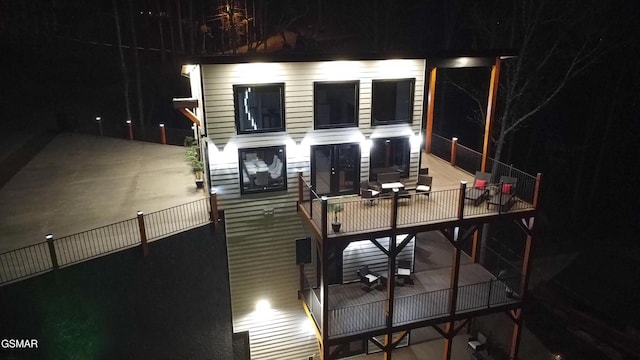 1040 Old Cartertown Rd, Gatlinburg, TN 37738 - view of back of house at night