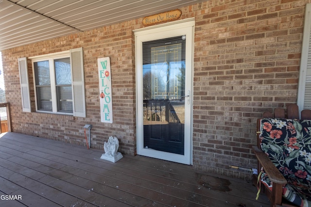 property entrance with covered porch