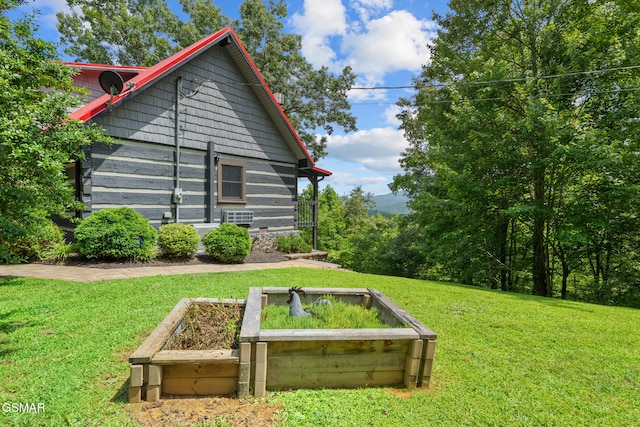 4091 Camp Hollow Rd, Sevierville, TN 37876 - view of side of property featuring a lawn and a garden