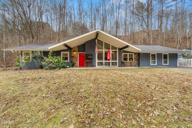 ranch-style house with a front yard