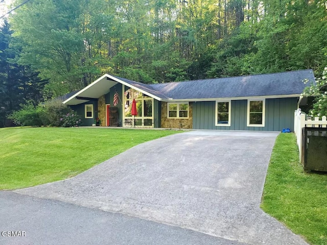 ranch-style home with a front lawn