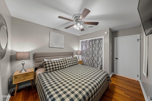 bedroom featuring dark wood-type flooring and ceiling fan