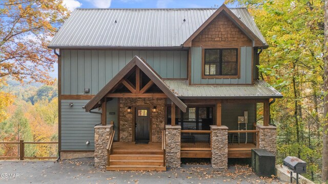 craftsman-style home featuring covered porch