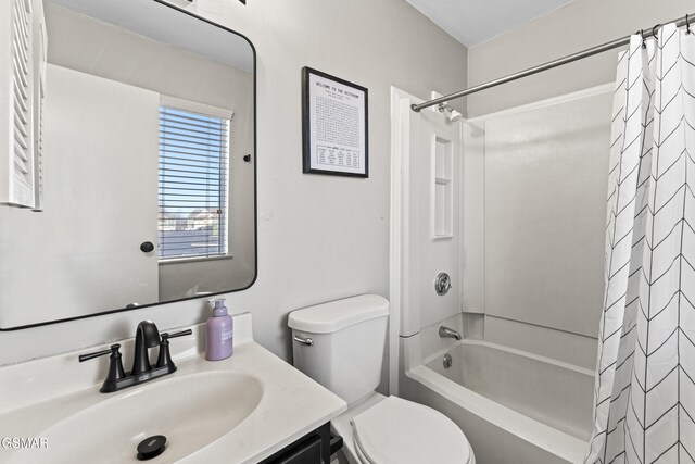 1260 Ski View Dr Unit 3308, Gatlinburg, TN 37738 - bathroom featuring toilet, vanity, and shower / tub combo with curtain