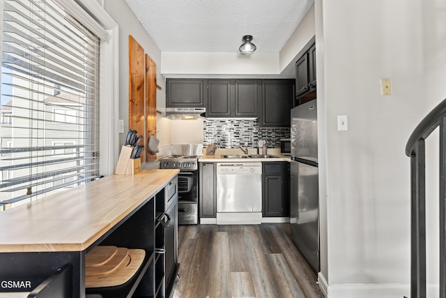 1260 Ski View Dr Unit 3308, Gatlinburg, TN 37738 - kitchen featuring a textured ceiling, under cabinet range hood, appliances with stainless steel finishes, tasteful backsplash, and dark wood finished floors