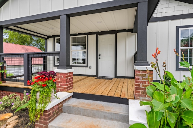 doorway to property with covered porch