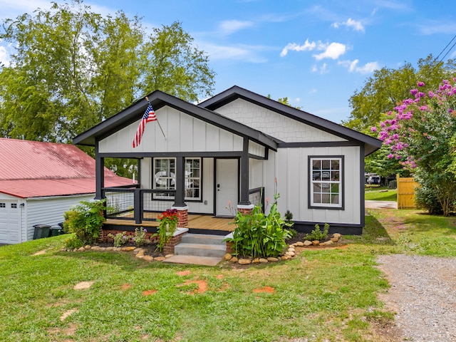 view of front of house featuring a front yard and covered porch