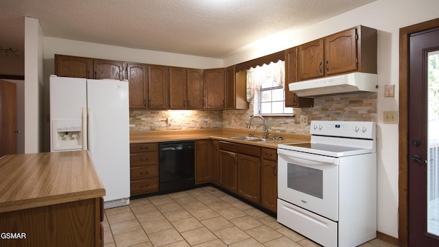 kitchen featuring sink, a textured ceiling, backsplash, and white appliances