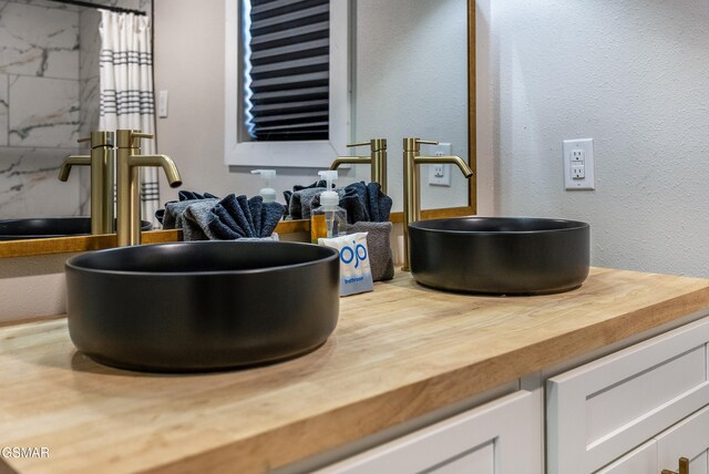 2760 Hawks View Trl, Pigeon Forge, TN 37876 - detailed view of double vanity and a shower with curtain