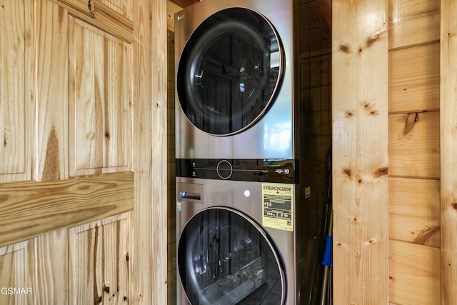 612 Cherry Blossom Way, Pigeon Forge, TN 37863 - laundry area featuring stacked washing maching and dryer and laundry area