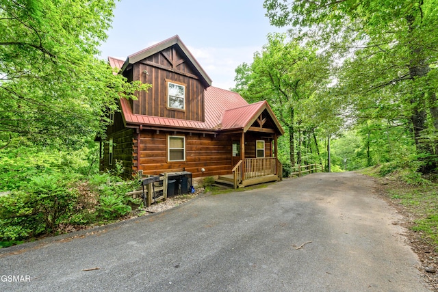view of front of house featuring metal roof and asphalt driveway