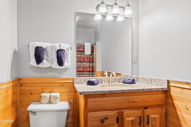 full bathroom with toilet, vanity, and a shower with shower curtain