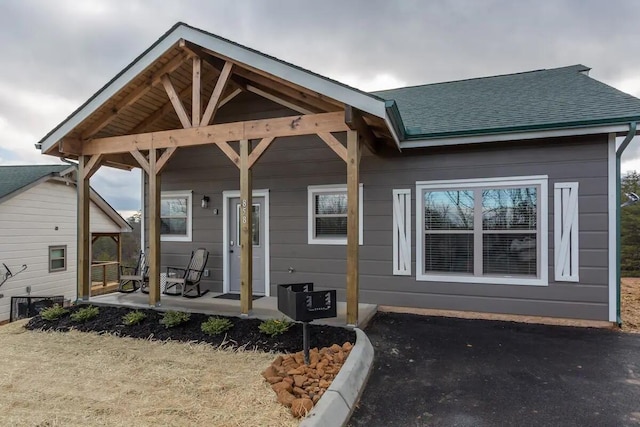 view of front facade featuring covered porch