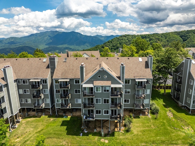 bird's eye view featuring a mountain view