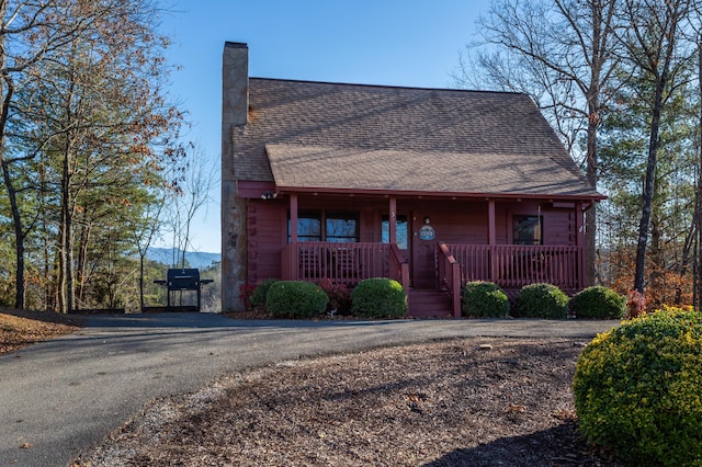 view of front of property with a porch