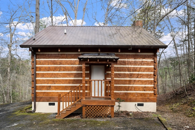 view of front facade with crawl space