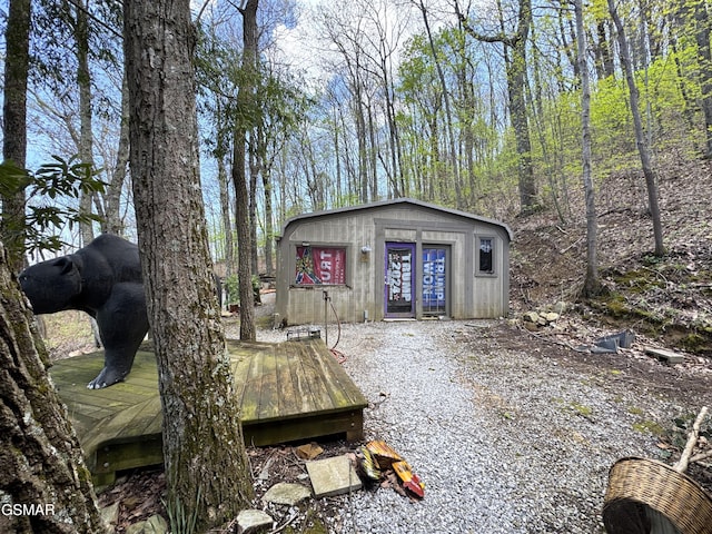 view of outdoor structure featuring an outbuilding