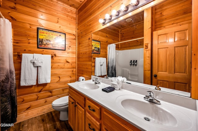 full bath featuring a sink, toilet, a shower with shower curtain, and wood finished floors