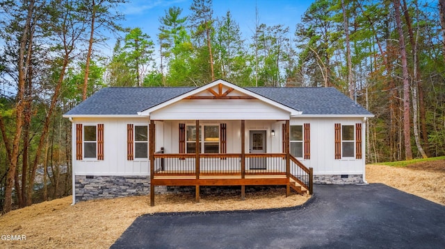 view of front of property with covered porch