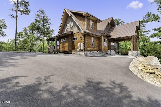 4427 Stackstone Rd, Sevierville, TN 37862 - chalet / cabin featuring driveway