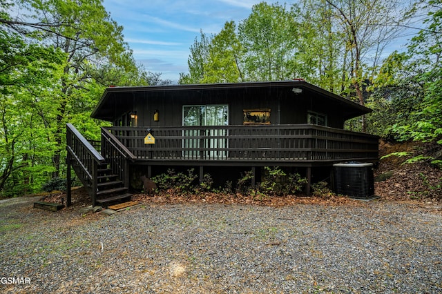 1923 E Arolla Ct, Gatlinburg, TN 37738 - rustic home with a deck