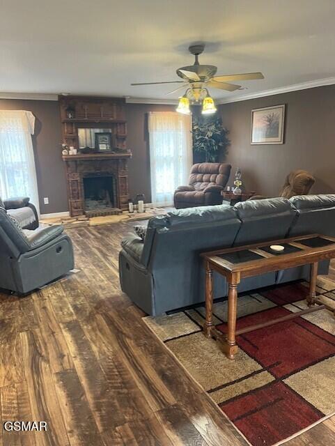 living room with hardwood / wood-style floors, ceiling fan, and ornamental molding