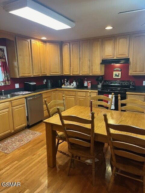 kitchen featuring sink, dishwasher, black electric range oven, and light hardwood / wood-style flooring