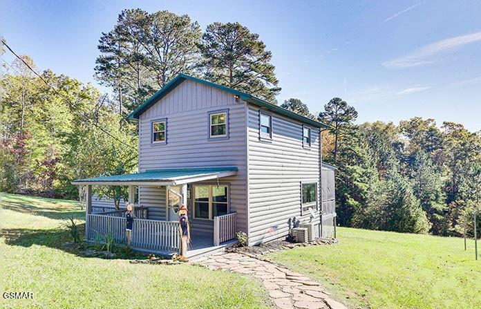 946 Holiday Ln, Sevierville, TN 37876 - photo 1