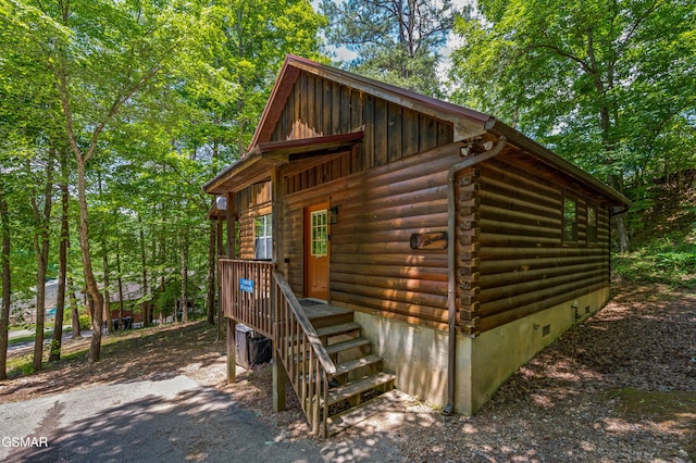 1503 Squirrel Nest Way, Sevierville, TN 37876 - exterior space featuring log siding, crawl space, and board and batten siding