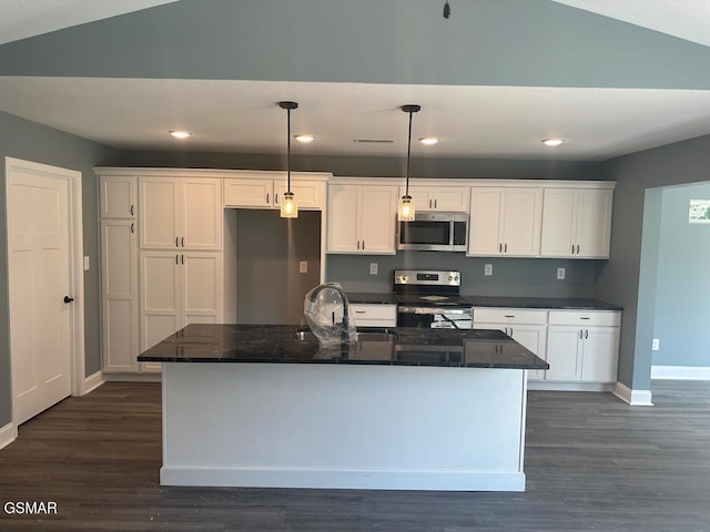 kitchen featuring baseboards, a kitchen island with sink, stainless steel appliances, and white cabinetry