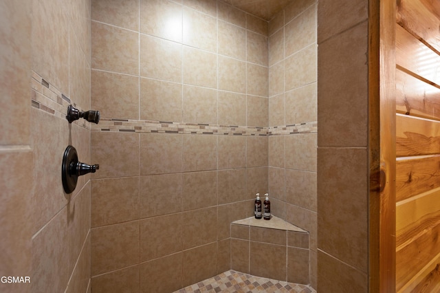 bathroom featuring tiled shower